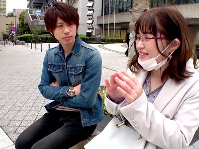 メガネが似合うアラサー三十路の地味かわいい熟女を人妻ナンパ！痴女・スケベにグラインド騎乗位で腰を振る！_の画像