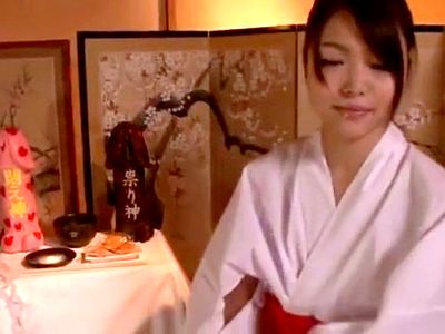 黒髪清楚の美人の巫女さんが主観で誘惑ご奉仕！エロ発情ビッチにクンニおねだり！痴女テクの高速手コキで手コキ抜き射精！_の画像